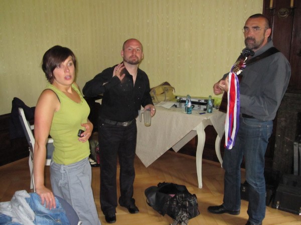 Showbusiness verlangt lange Hosen Showbusiness verlangt lange Hosen